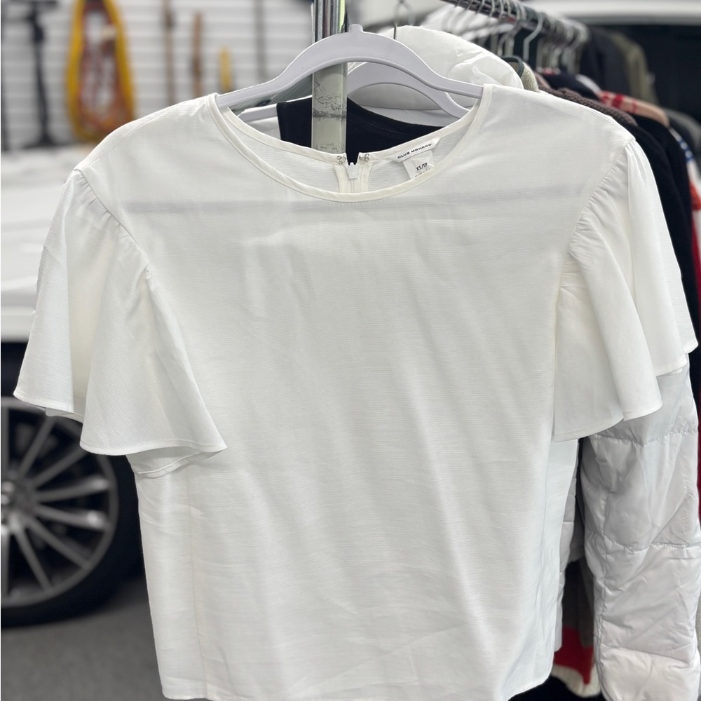 Club Monaco White Ruffled Cap Sleeve Blouse
